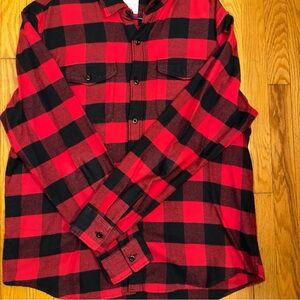 American Eagle Outfitters Red and Black Checkered Shirt - SUPER SOFT!